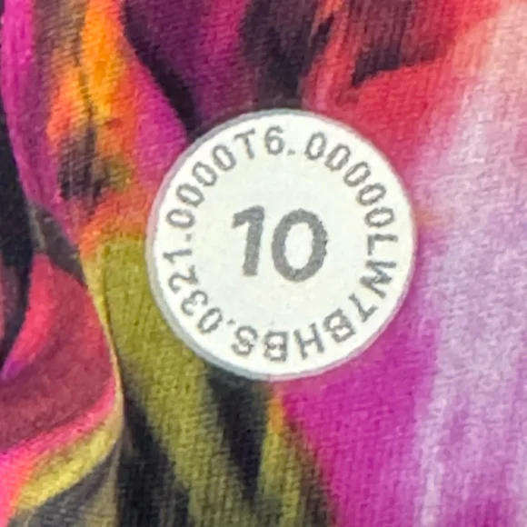 Lululemon Fast & Free High-Rise Crop 8" Shorts in Hyper Flow Pink Multi Pattern - Picture 8 of 9